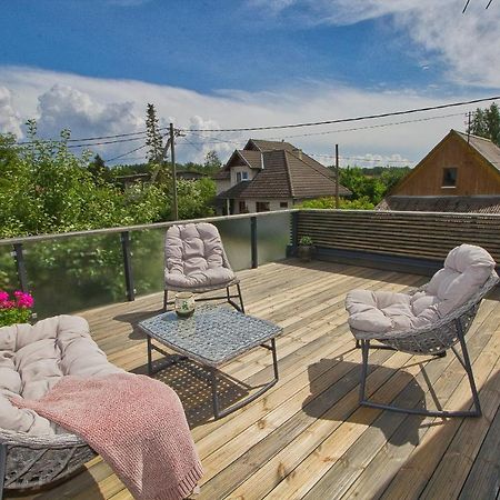 Apartment With Private Garden And Large Balcony Parnawa Zewnętrze zdjęcie