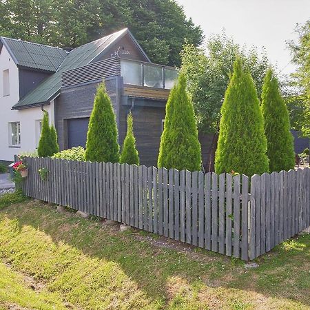 Apartment With Private Garden And Large Balcony Parnawa Zewnętrze zdjęcie