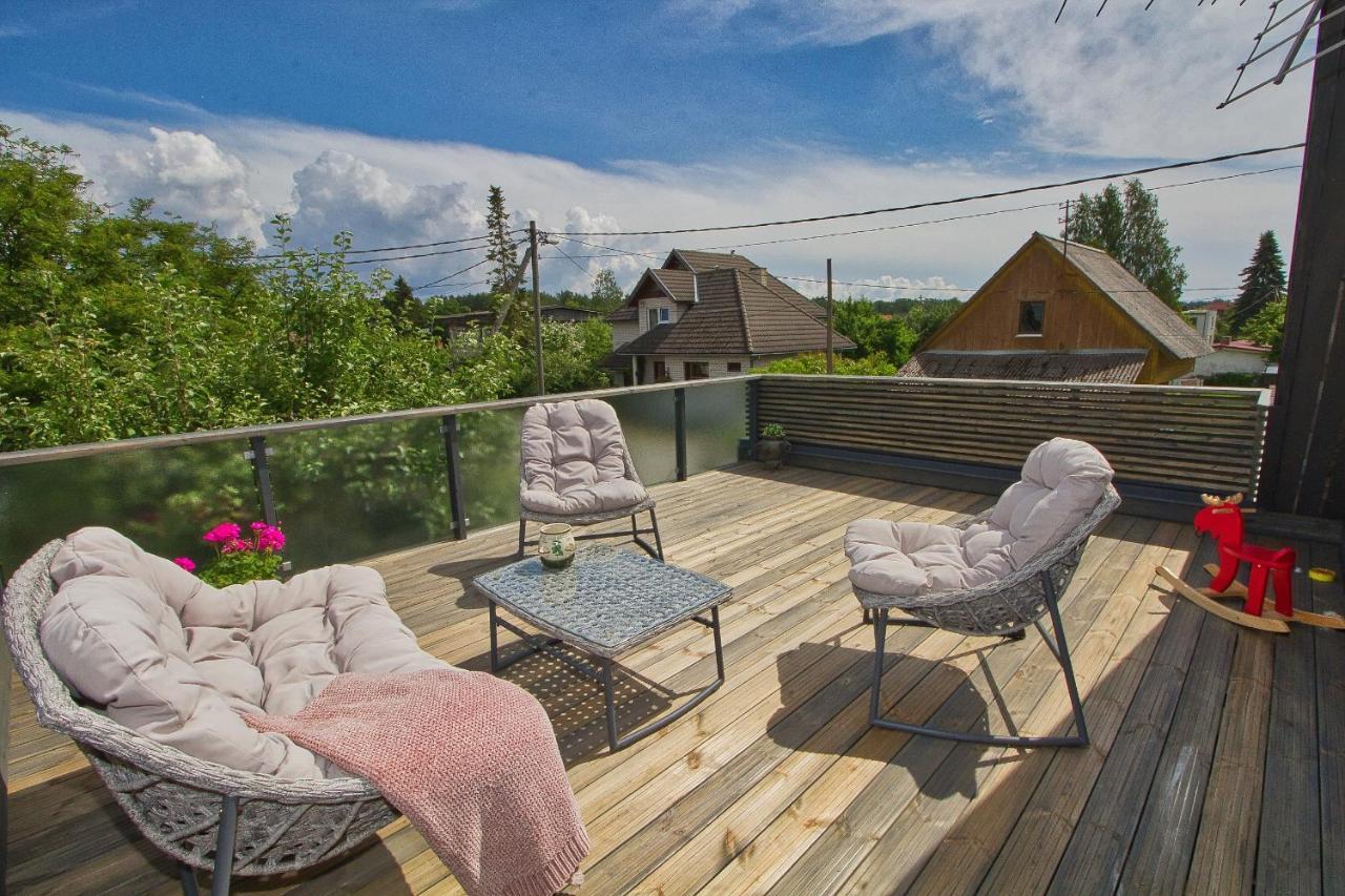 Apartment With Private Garden And Large Balcony Parnawa Zewnętrze zdjęcie