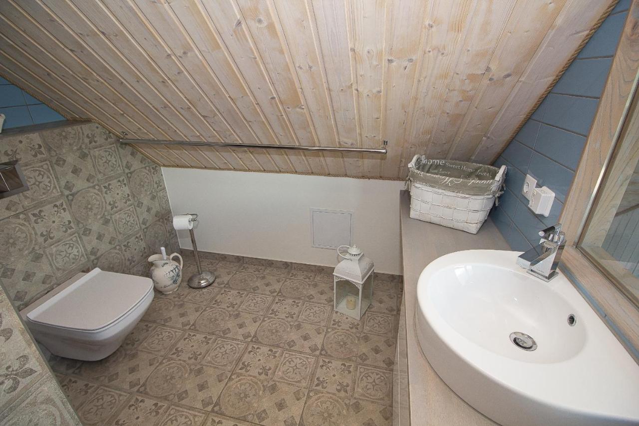 Apartment With Private Garden And Large Balcony Parnawa Zewnętrze zdjęcie