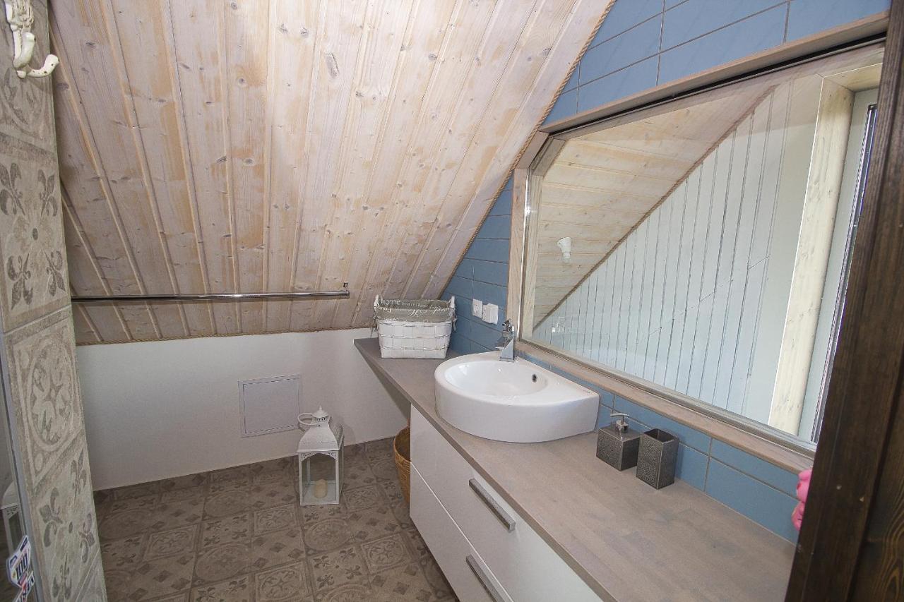Apartment With Private Garden And Large Balcony Parnawa Zewnętrze zdjęcie