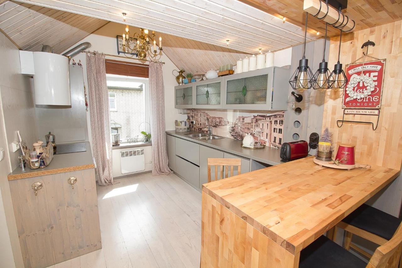 Apartment With Private Garden And Large Balcony Parnawa Zewnętrze zdjęcie