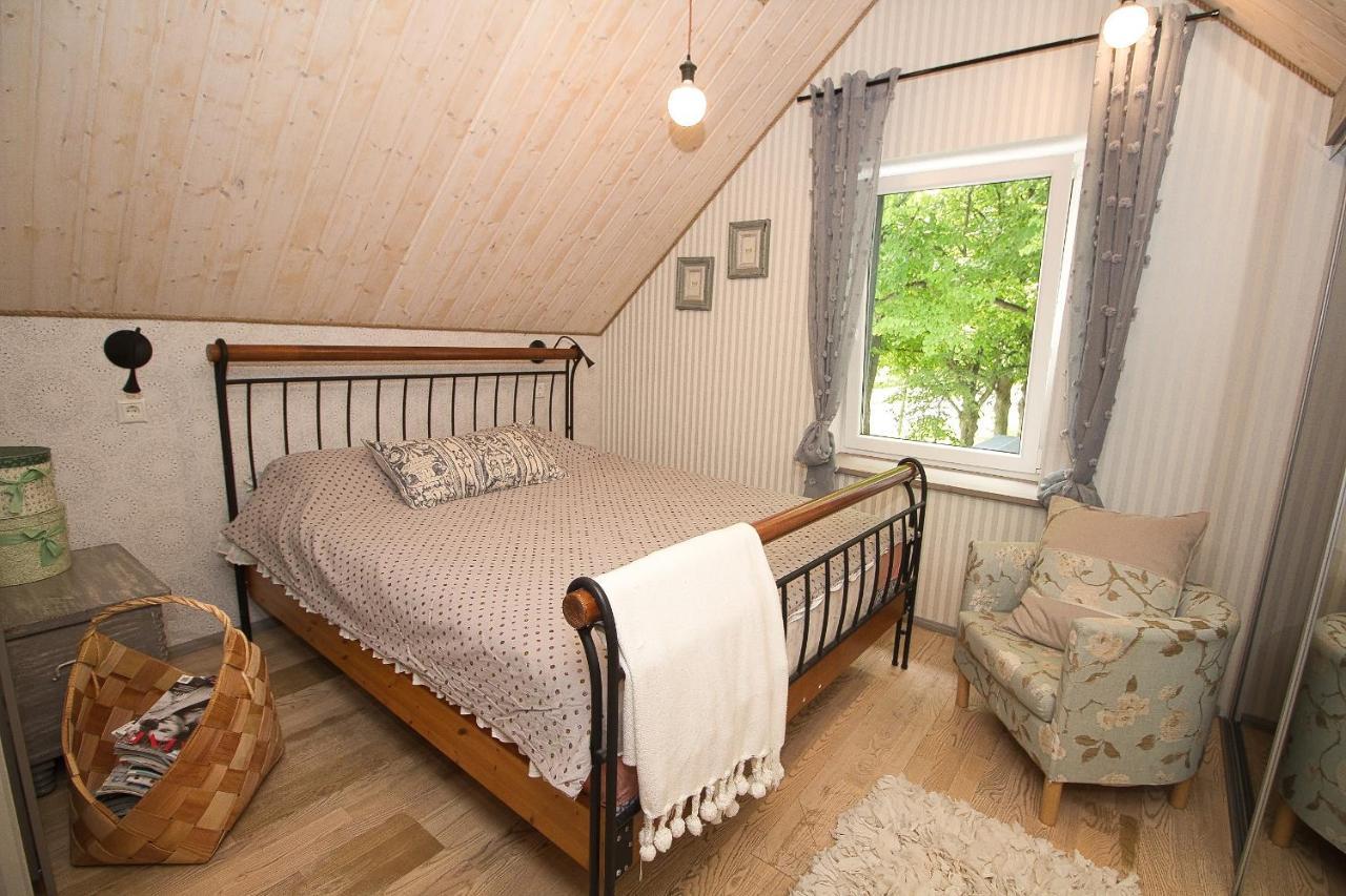 Apartment With Private Garden And Large Balcony Parnawa Zewnętrze zdjęcie