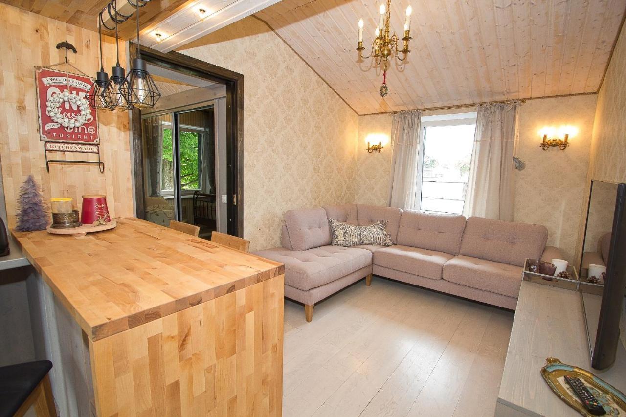 Apartment With Private Garden And Large Balcony Parnawa Zewnętrze zdjęcie